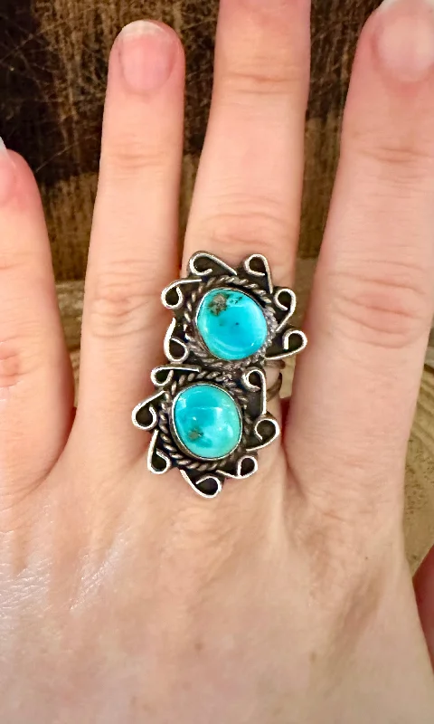 Heavy gem rings-VINTAGE DOUBLE SPIRAL Sterling Silver Turquoise Ring • Size 6 1/2