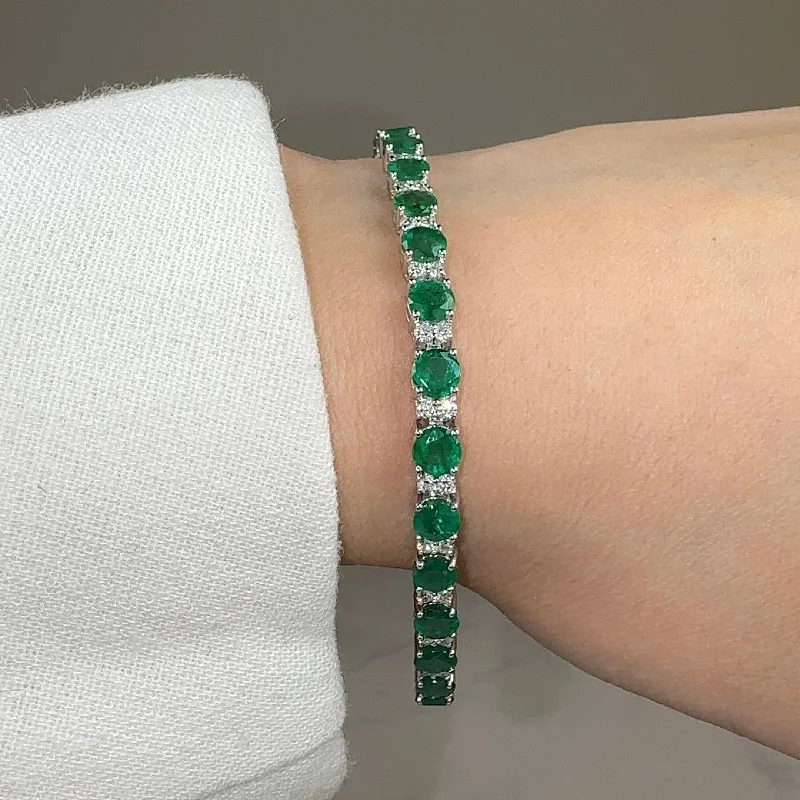 Birch grain bangles-Round Brilliant Diamond and Emerald 4 Claw Bracelet BRDE45345