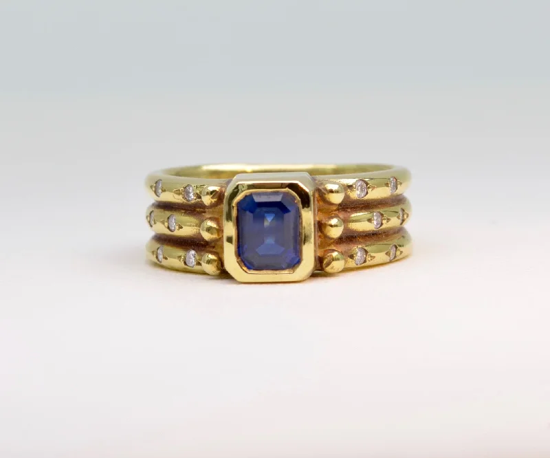 Fine pearl rings-Sapphire Ring in 18K Gold with Pave Diamonds