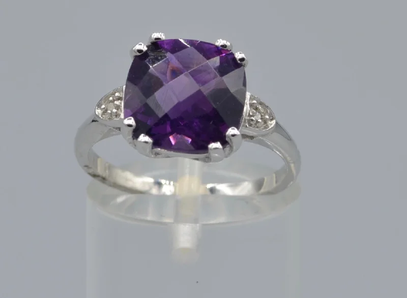 Satin band rings-10K white gold ring with faceted Amethyst cushion-shaped, criss-cross cut