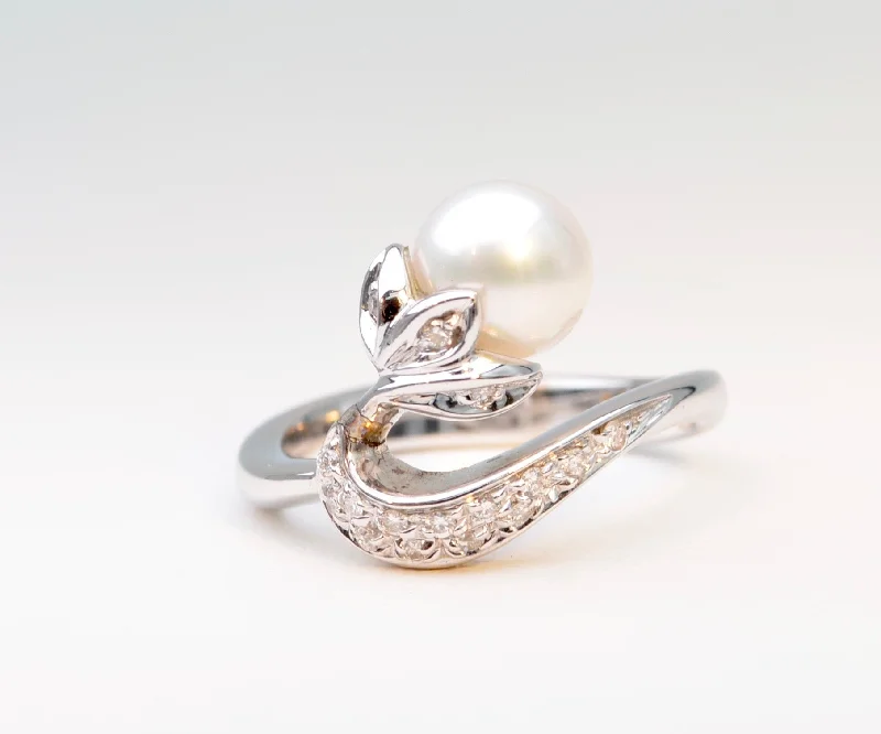 Chunky gem rings-Pearl and Diamond Swan Ring