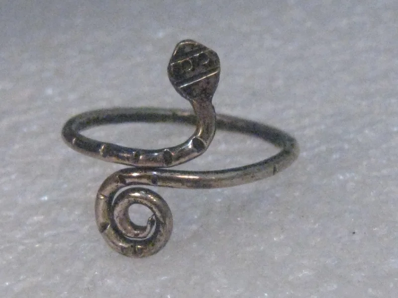 Moon motif rings-Vintage Sterling Silver Snake Ring, Coiled Tail, size 6.5, 1.52 grams. signed, Mexico