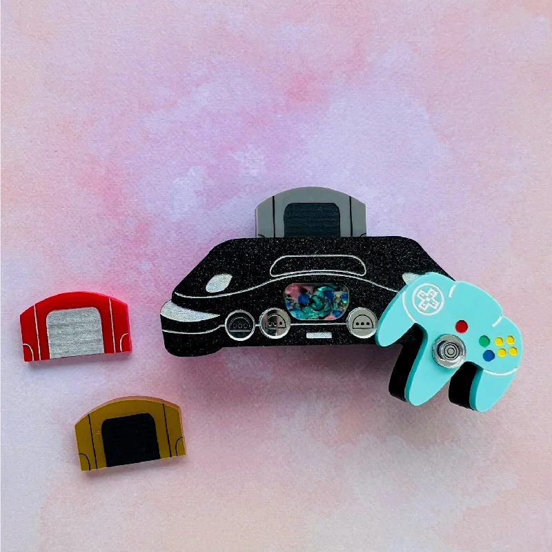 Linen thread brooch-Black Game Console Brooch (Interactive!)