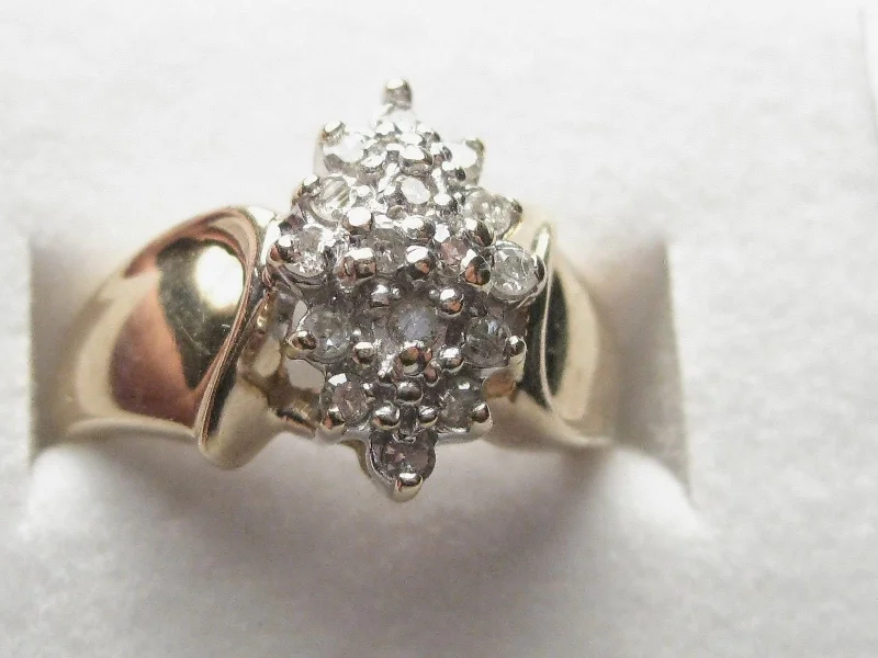 Pink quartz rings-Vintage 10kt Yellow Gold Stunning Wide Diamond Pointed Cluster Ring, size 7