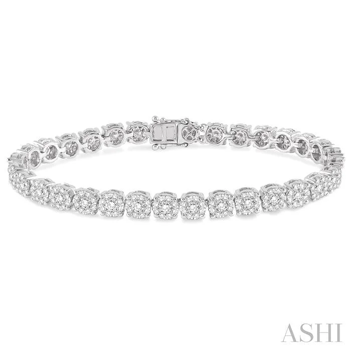 Glossy cuff bangles-LOVEBRIGHT ESSENTIAL DIAMOND TENNIS BRACELET