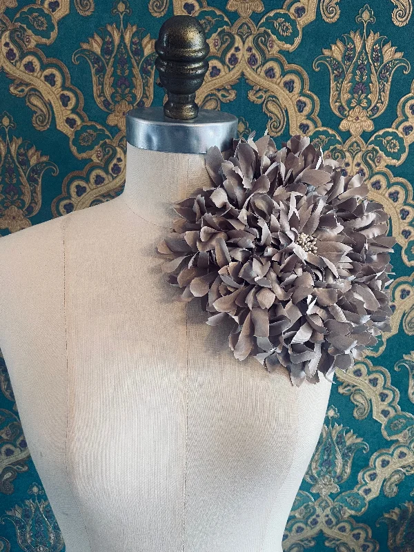 Cord edge brooch-Crisantemo Flower Brooch - gigante