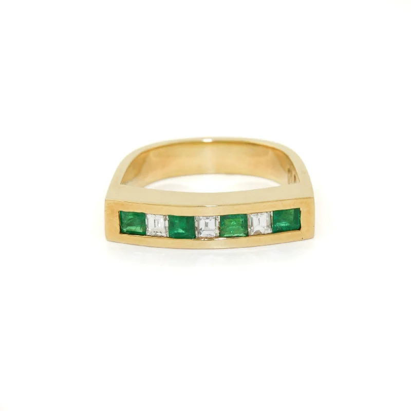 Oval shape rings-18k Gold x 0.28ct Emerald & Diamond Square-Edge Channel Septet